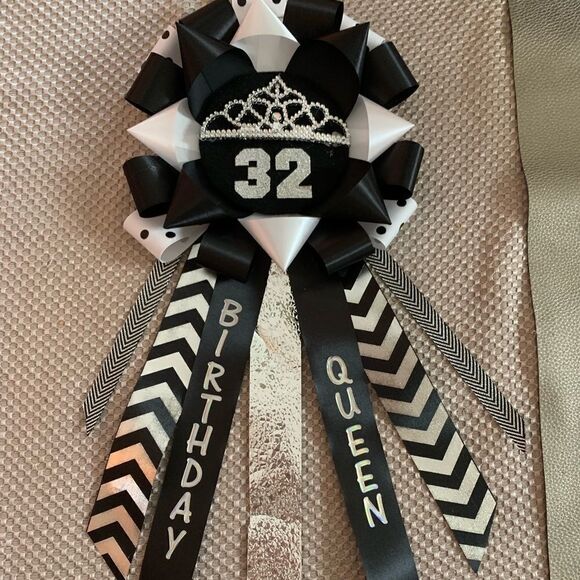 Queen Pin-Corsage custom made authentic - Picture 6 of 11